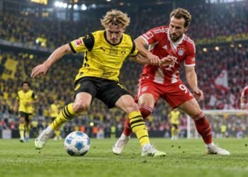 Aufstellungen: Teilnehmer: Borussia Dortmund Gegen FC Bayern München