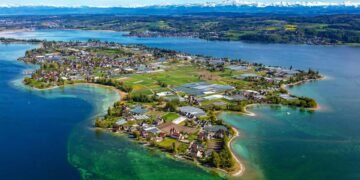 - Urlaub in Deutschland am Wasser mit Blick auf den Bodensee und die Alpen