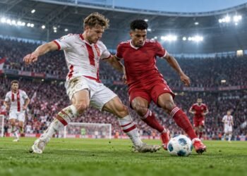 Aufstellungen: Teilnehmer: 1. FC Köln Gegen FC Bayern München